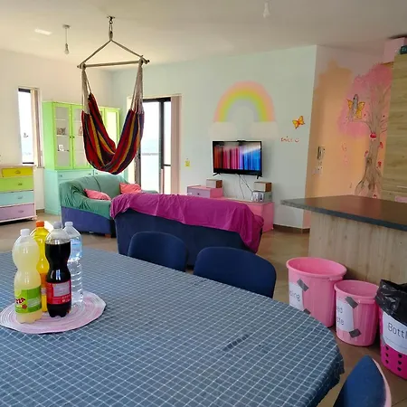 Pink Fairy Paradise Penthouse, 10mins From The Меллиеха