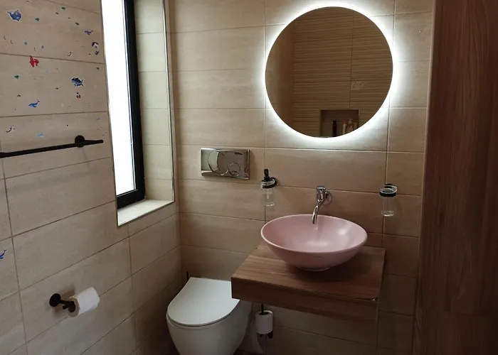 Pink Fairy Paradise Penthouse, 10mins From The